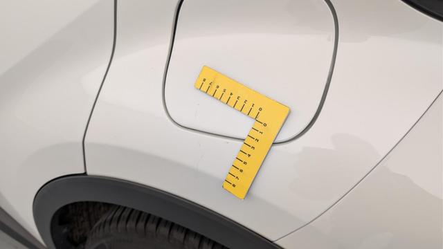 Toyota C-HR HYBRIDE 2.0L DISTINCTIVE 