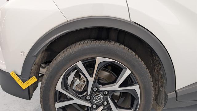 Toyota C-HR HYBRIDE 2.0L DISTINCTIVE 