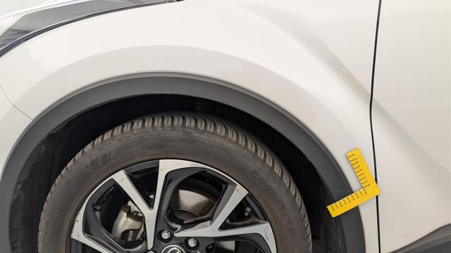 Toyota C-HR HYBRIDE 2.0L DISTINCTIVE 