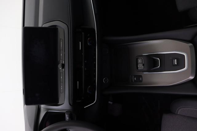 Nissan Qashqai N-Connecta Winter Comfort + PANO 2 Tone 