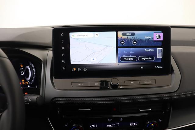 Nissan Qashqai N-Connecta Winter Comfort + PANO 2 Tone 