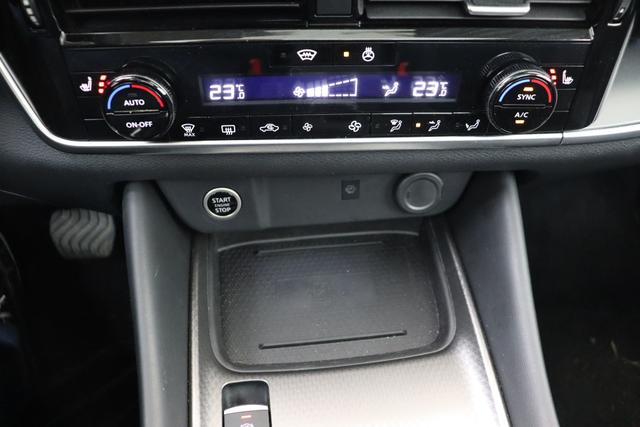 Nissan Qashqai N-Connecta Winter Comfort + PANO 2 Tone 