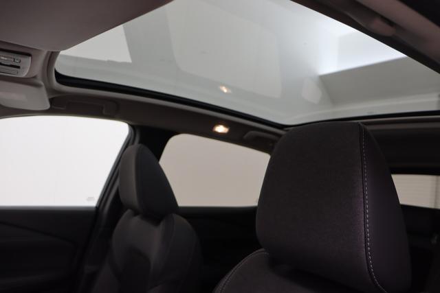 Nissan Qashqai N-Connecta Winter Comfort + PANO 2 Tone 