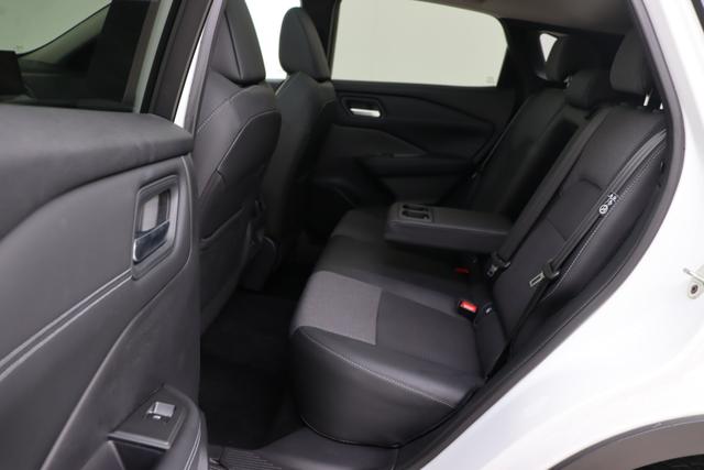 Nissan Qashqai N-Connecta Winter Comfort + PANO 2 Tone 