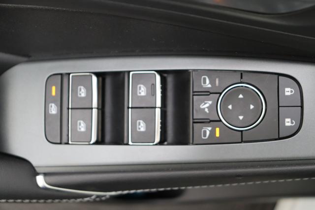 Nissan Qashqai N-Connecta Winter Comfort + PANO 2 Tone 