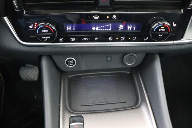 Nissan Qashqai N-Connecta Winter Comfort + PANO 2 Tone 