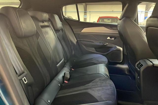Peugeot 408 PHEV 225 e-EAT8 GT 