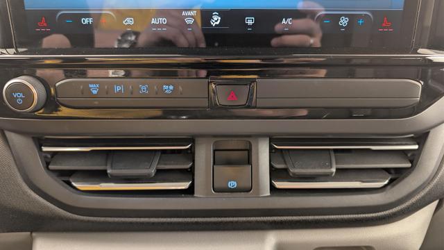 Ford Tourneo 320 L2H1 2.0 EcoBlue 150 ch Titanium 