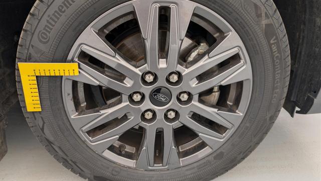 Ford Tourneo 320 L2H1 2.0 EcoBlue 150 ch Titanium 