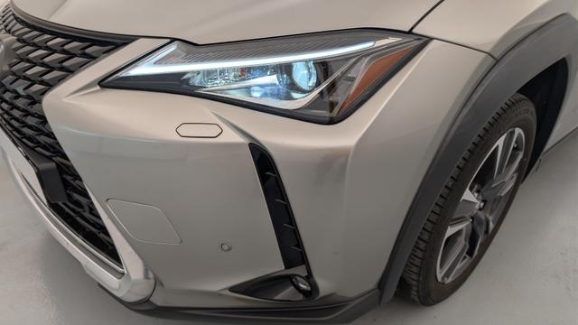 Lexus UX 250h 2WD Premium Edition 