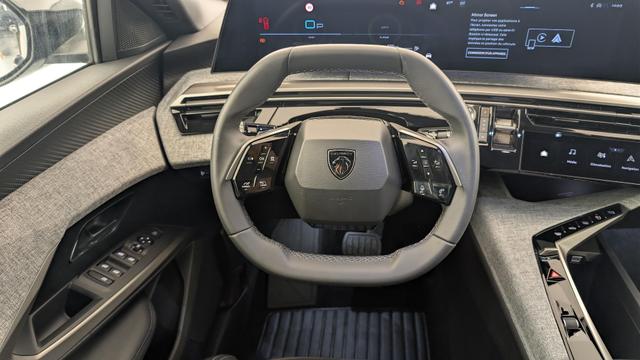 Peugeot 5008 HYBRID 145 CH E-DCS6 ALLURE 