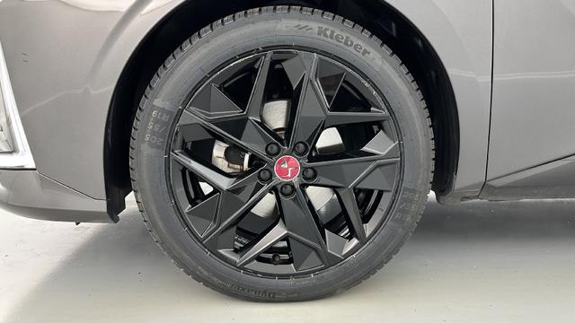 DS Automobiles 4 Performance Line 