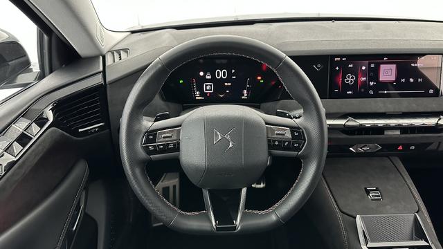 DS Automobiles 4 Performance Line 