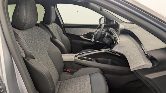 Peugeot 5008 Hybrid 136 e-DCS6 Allure 