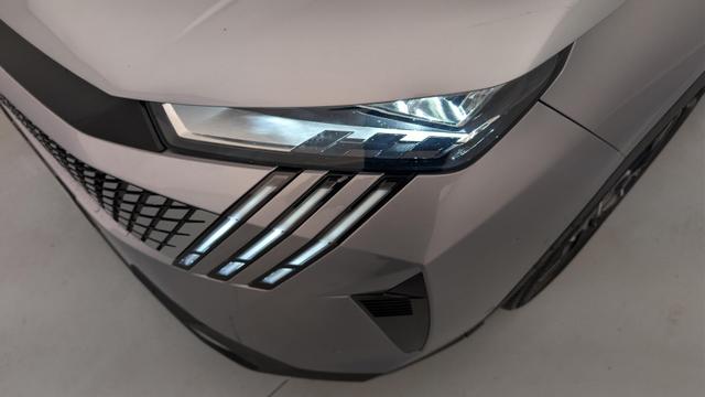 Peugeot 5008 HYBRID 145 CH E-DCS6 ALLURE 