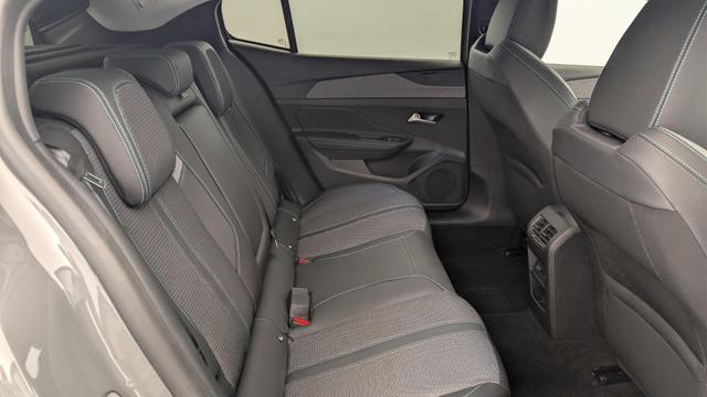 Peugeot 408 Hybrid 136 e-DCS6 Allure 