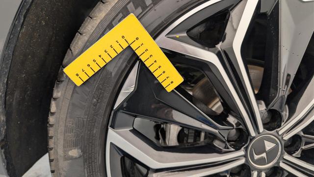 DS Automobiles 4 Hybride 145 e-DCT6 Etoile - Alcantara 
