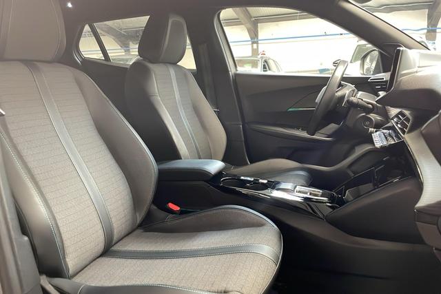 Peugeot 2008 PureTech 130 S&S EAT8 Allure 