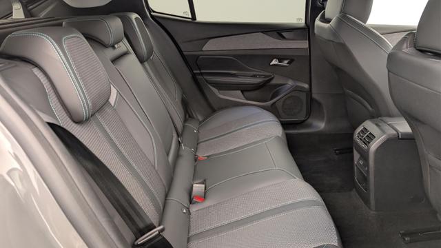 Peugeot 408 Hybrid 136 e-DCS6 Allure 