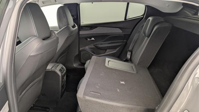 Peugeot 408 Hybrid 136 e-DCS6 Allure 
