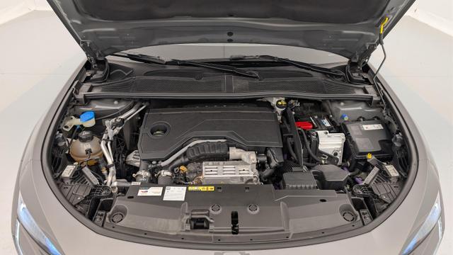 Peugeot 408 Hybrid 136 e-DCS6 Allure 