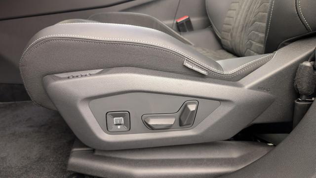 Peugeot 5008 HYBRID 145CH E-DCS6 GT 