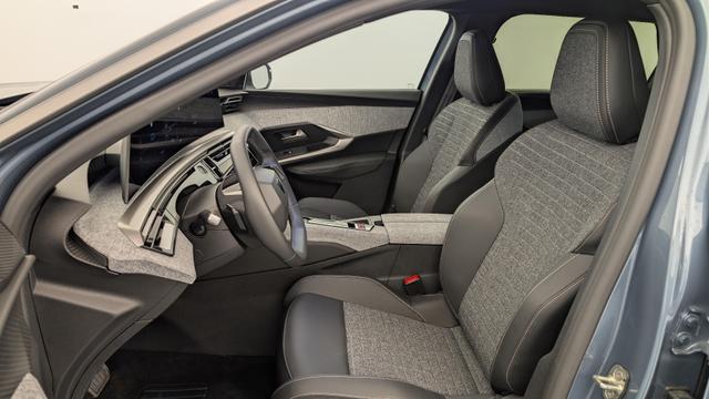 Peugeot 5008 HYBRID 145 CH E-DCS6 ALLURE 