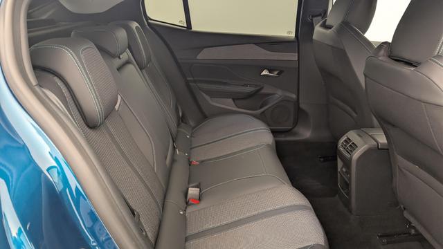 Peugeot 408 Hybrid 136 e-DCS6 Allure 