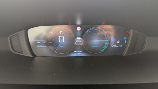 Peugeot 408 Hybrid 136 e-DCS6 Allure 