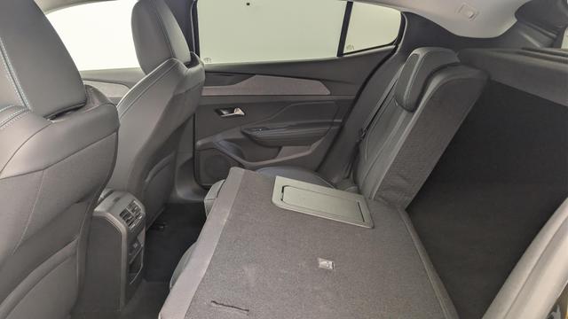 Peugeot 408 Hybrid 136 e-DCS6 Allure 