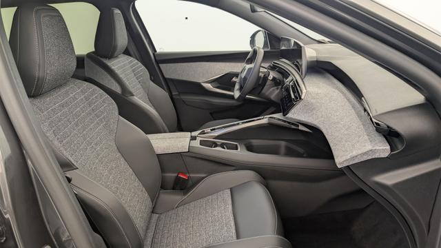 Peugeot 5008 HYBRID 145 CH E-DCS6 ALLURE 