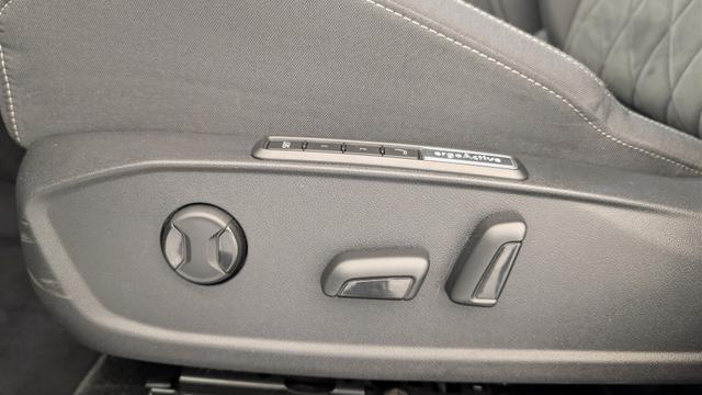 Volkswagen Golf 1.5 ETSI OPF 130 DSG7 STYLE 