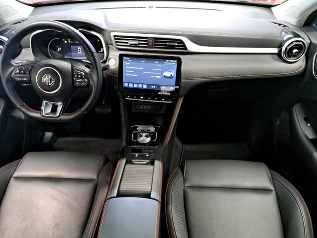 MG ZS Luxury 