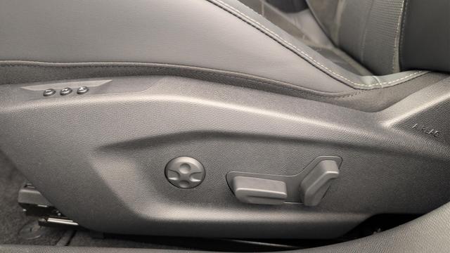 DS Automobiles 4 PureTech 130 EAT8 Etoile - Alcantara 