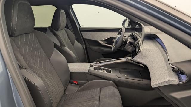Peugeot 5008 HYBRID 145CH E-DCS6 GT 