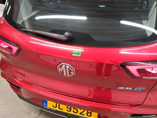 MG ZS Luxury 