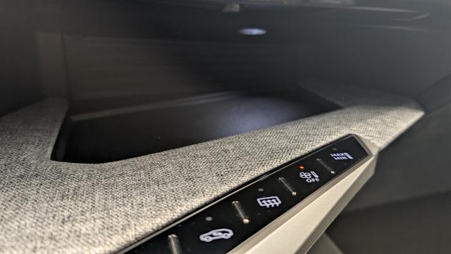 Peugeot 5008 HYBRID 145CH E-DCS6 GT 