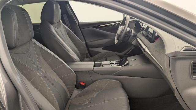 DS Automobiles 4 Hybride 145 e-DCT6 Etoile - Alcantara 