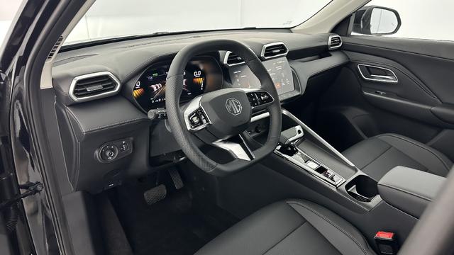 MG ZS Luxury 