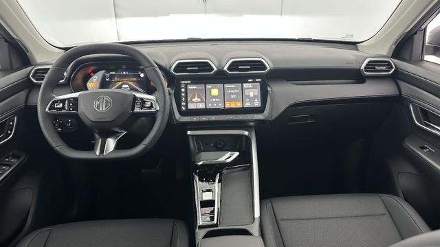 MG ZS Luxury 