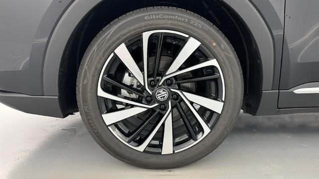MG ZS Luxury 
