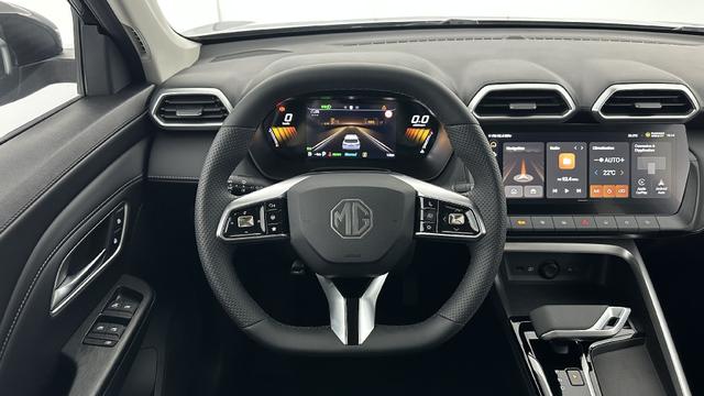 MG ZS Luxury 