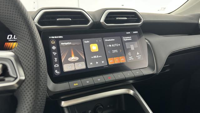 MG ZS Luxury 