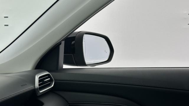 MG ZS Luxury 
