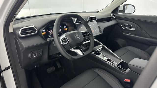 MG ZS Luxury 