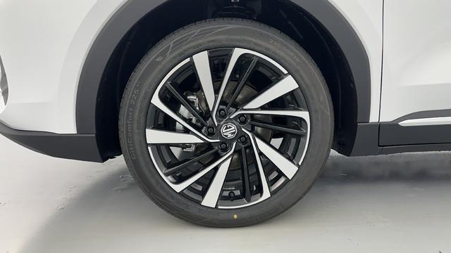 MG ZS Luxury 
