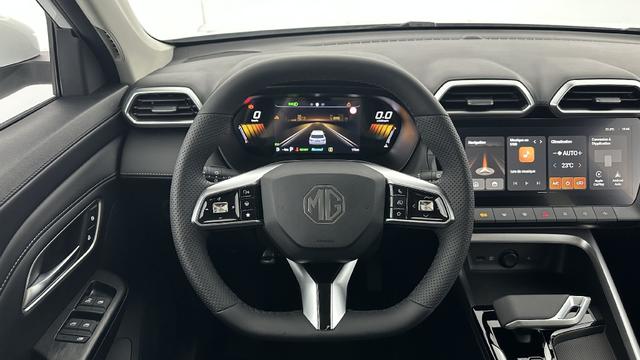 MG ZS Luxury 
