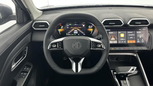 MG ZS Luxury 