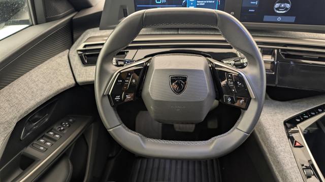 Peugeot 5008 HYBRID 145 CH E-DCS6 ALLURE 
