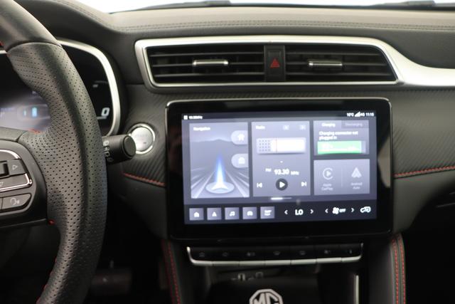 MG ZS Luxury 